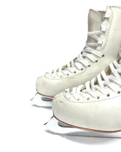 Edea OVERTURE Ice Skates With MK Blades Professional- Size 230 Only (Used) 7 Edea OVERTURE Ice Skates With MK Blades Professional- Size 230 Only (Used) -Figure Skating Equipment Shop IMG 9406 60653.1666201741